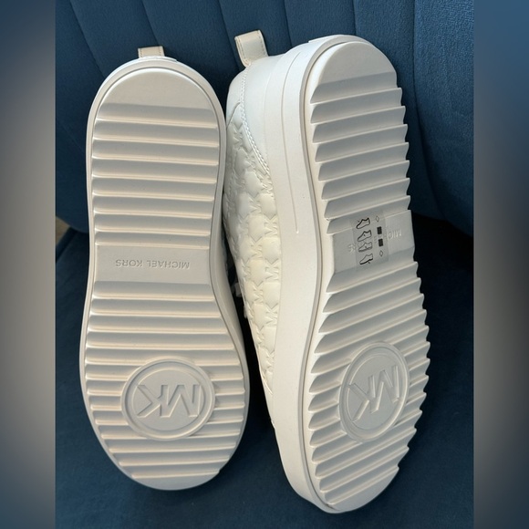 NWOT Michael Kors EMMETT Nappa Puffy Logo Embossed Faux Leather Sneaker size: 8 - Picture 6 of 7